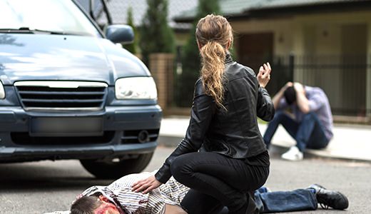 すぐに負傷者を救護します
